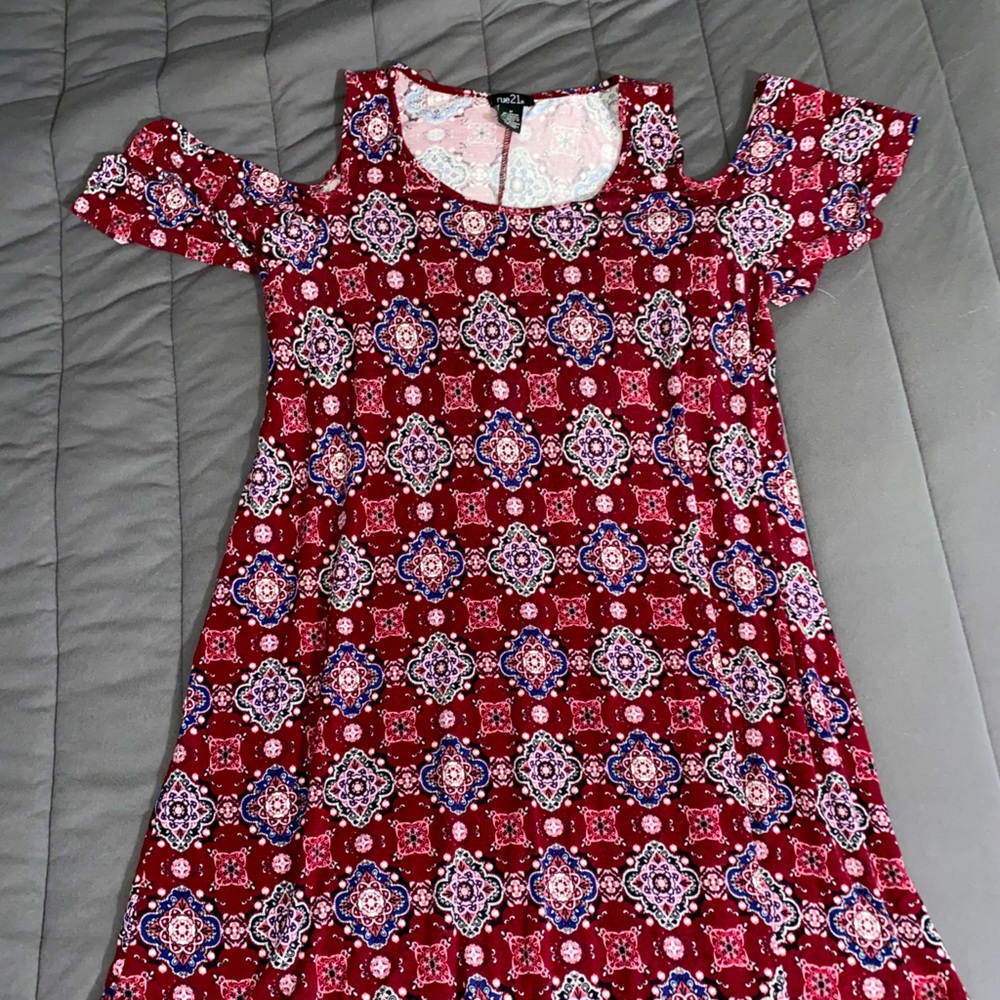Off the shoulder dress kinda flowy when on